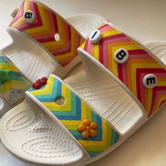 RARE Limited edition crocs vibes festival charm slides white multicolor Sz 8 - Picture 2 of 12